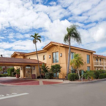 Baymont By Wyndham Fort Myers Central Exterior foto