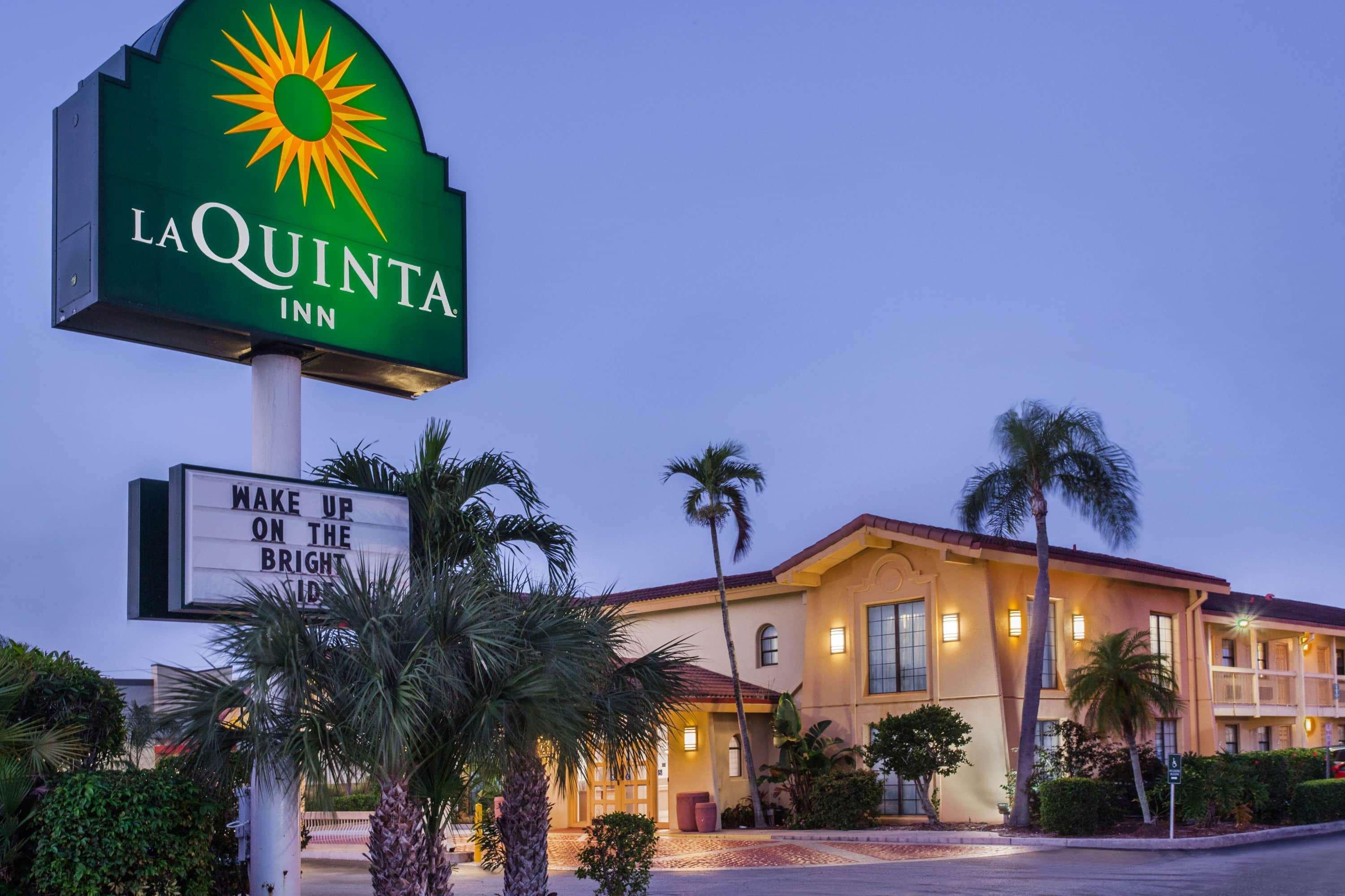 Baymont By Wyndham Fort Myers Central Exterior foto